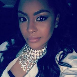 Meet your Posher, Crystal